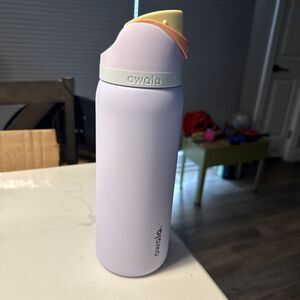 Owala FreeSip Stainless Steel Water Bottle / 32oz / Color: Periwinkle Twinkle